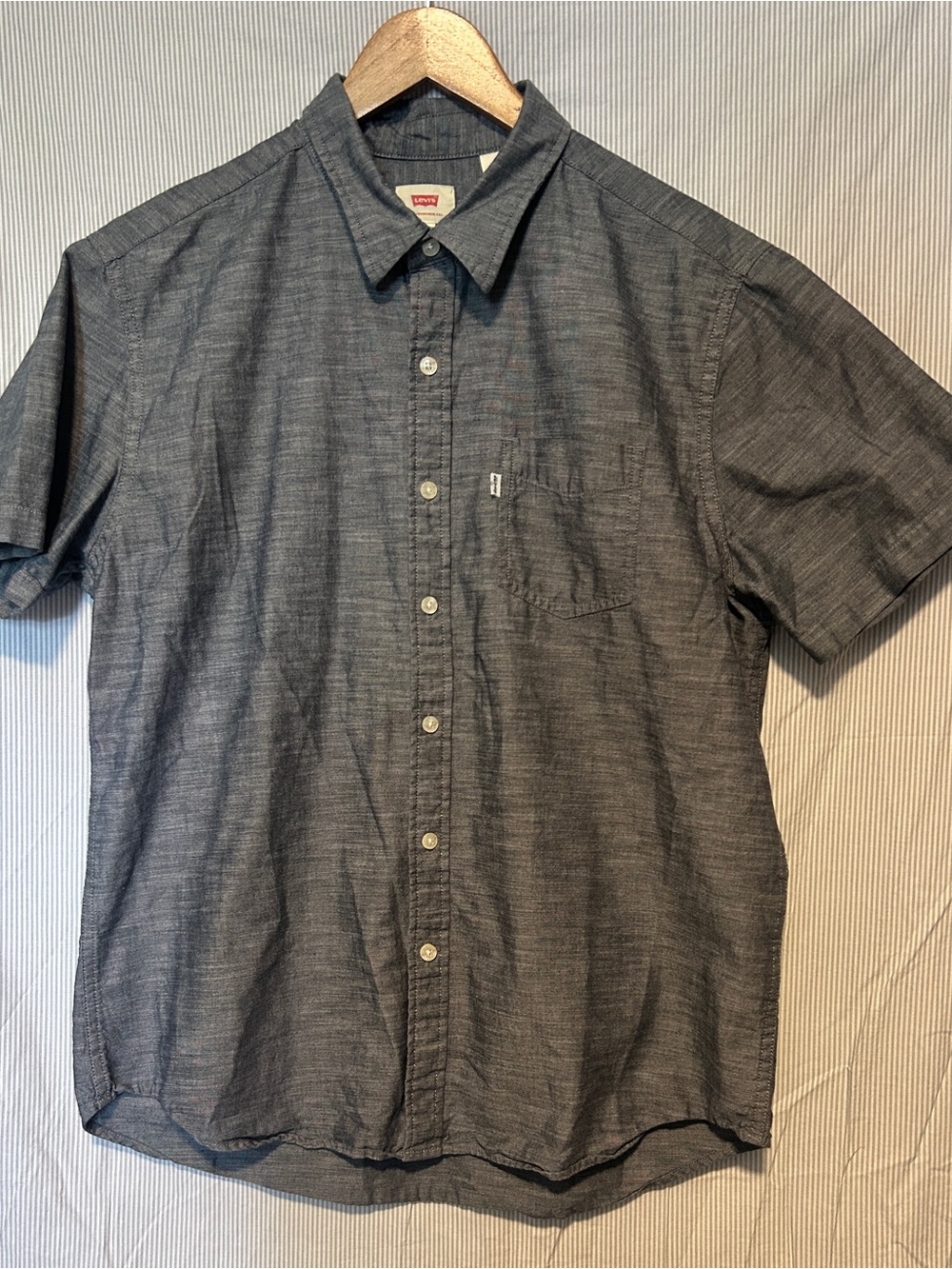 Levi's Men's Short-Sleeve Button-Down Shirt — Charcoal Gray